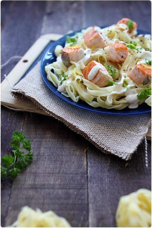 Tagliatelles au saumon, sauce fromage blanc au sésame