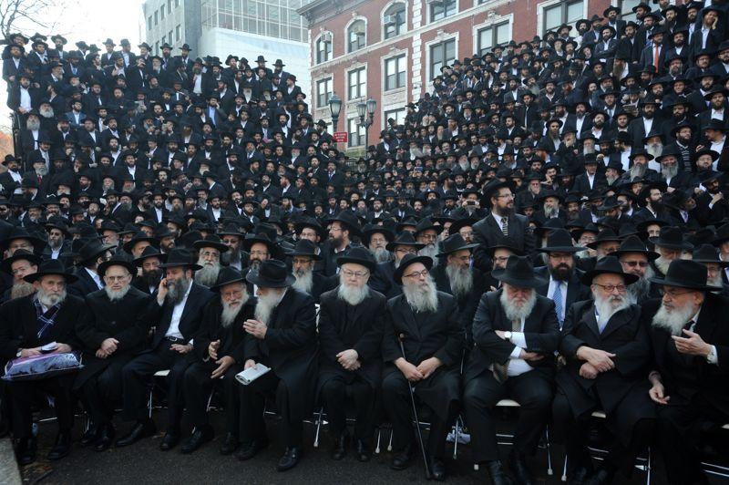 Photo de famille.La 29ème édition de la plus grande conférence rabbinique internationale s'est tenue ce week-end à New York. Plusieurs milliers d'émissaires Chabad Lubavitch se sont rassemblés pour célébrer l'union des rabbins et répondre aux besoins de la communauté juive mondiale.