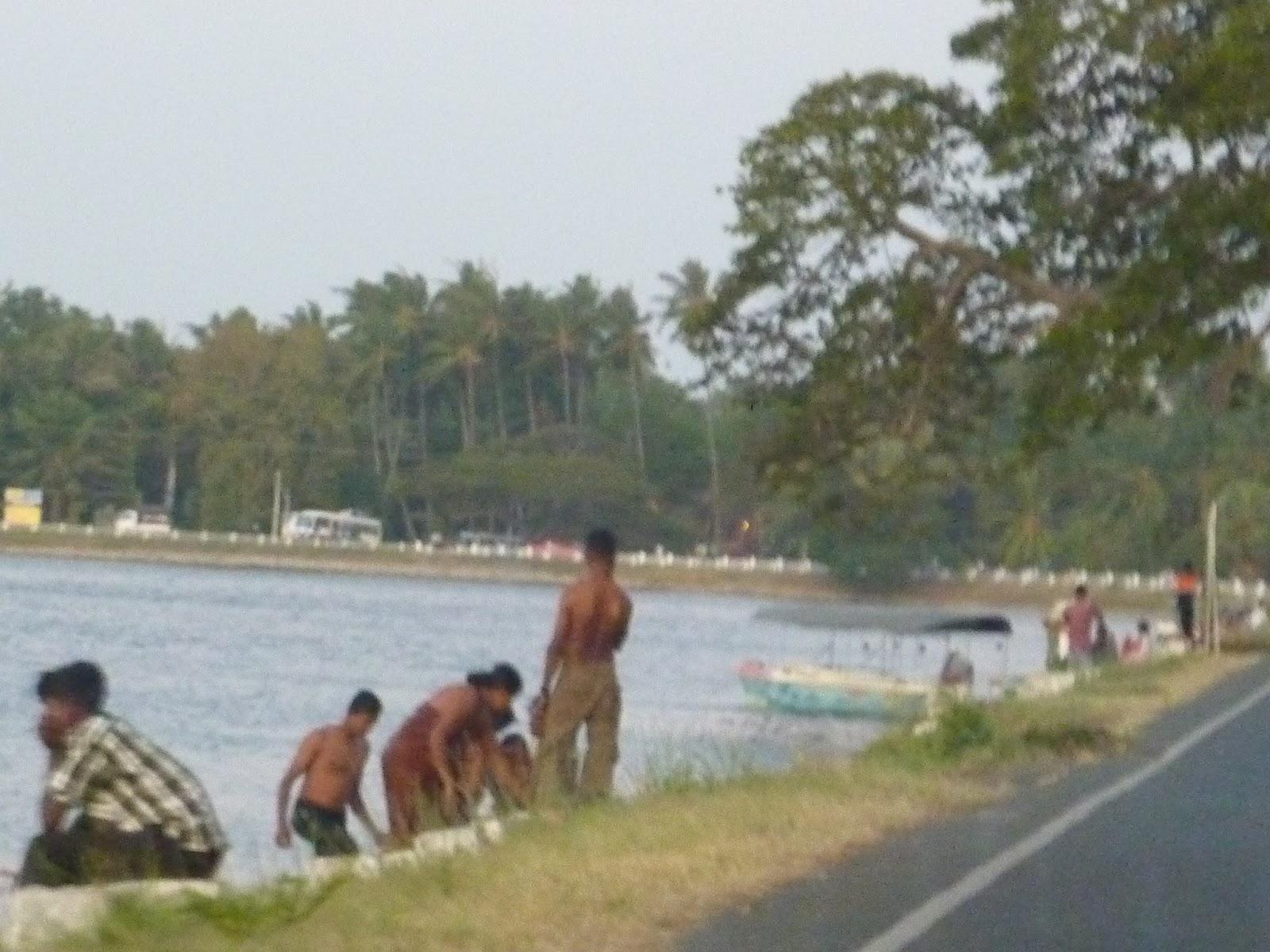 Bikini ou maillot de bain intégral au Sri Lanka ? ;-) | À Voir
