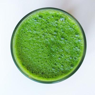 Jus vert plein de gingembre