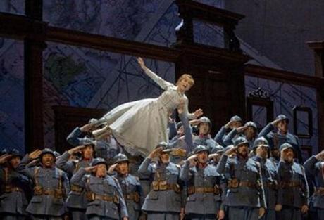 Natalie Dessay dans La Fille du régiment de Donizetti au Metropolitan Opera de New York en avril...