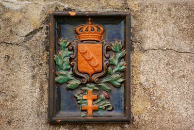 Qui s'y ffrotte s'y pique (220)