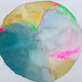 Une aquarelle au cou