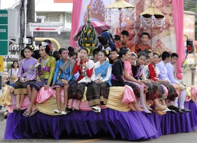 Mekong, autour du festival des bateaux illuminés