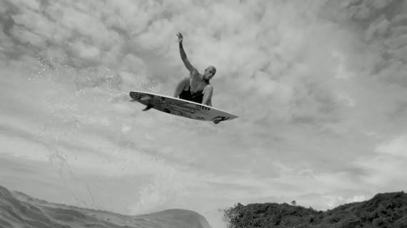 Mick Fanning : mon·o·chro·mat·ic