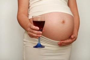 GROSSESSE: Un verre de vin par semaine suffit à réduire le Q.I. de l’enfant – PLoS ONE