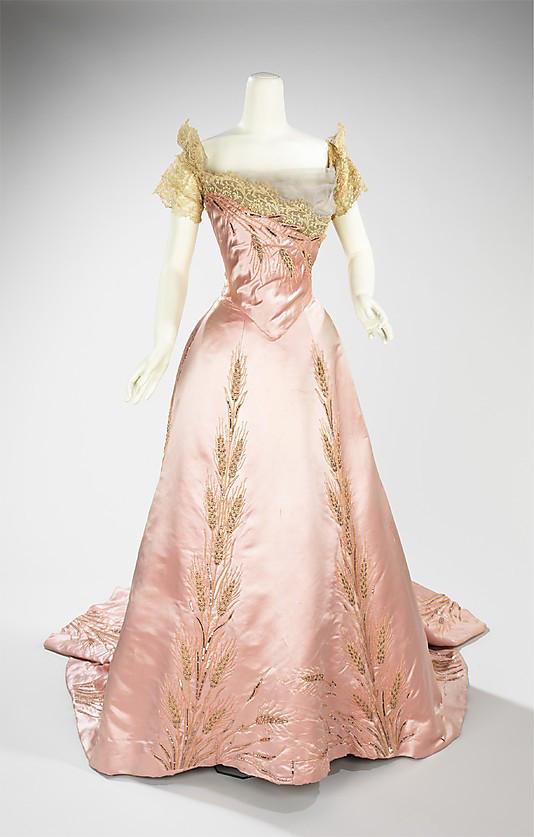 Ball-gown-House-of-Worth-1900.jpg