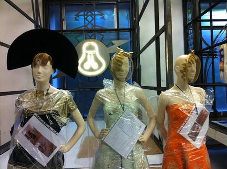 CHLOE.ATTITUDES AU PALAIS DE TOKYO...PAR HAYLEY