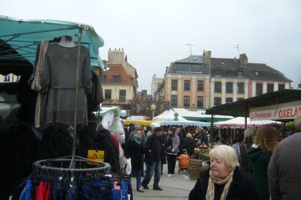Le samedi, c'est marché sur la Grand-Place de Saint-Omer