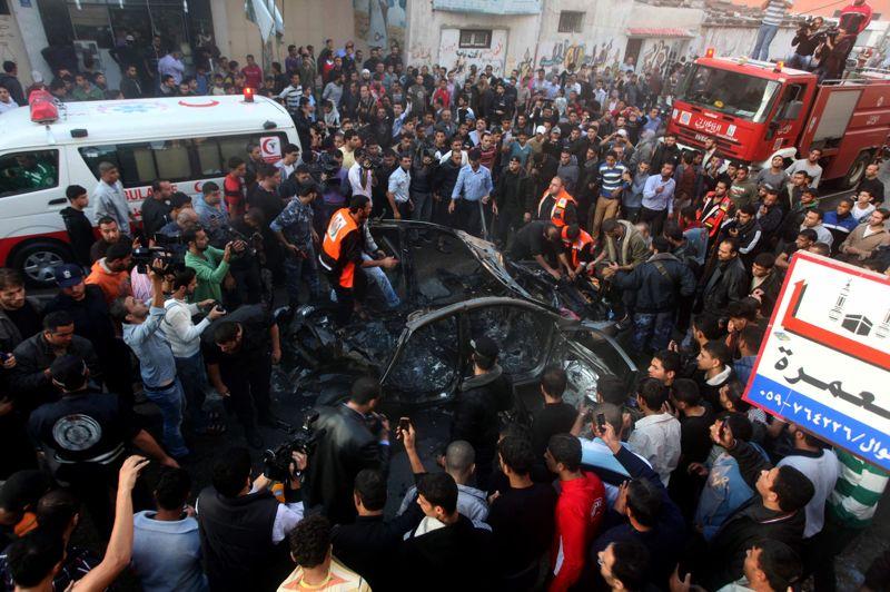 Ciblé. De la voiture d'Ahmad Jaabari, il ne reste que la carcasse calcinée. Le chef des opérations militaires du Hamas a été tué hier à Gaza par un raid de l'armée israélienne. Les brigades armées ont immédiatement réagi en affirmant leur volonté de continuer sur le chemin de la résistance. Face à ce regain de tension, le président palestinien Mahmoud Abbas s'est dit impuissant, déplorant une «situation hors de contrôle».