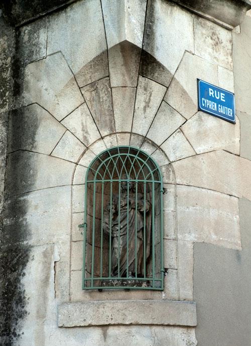 Un bel ensemble stéréotomique à Saint-Rémy-de-Provence (13)