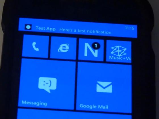 Il se crée sa propre barre de notification sur Windows Phone