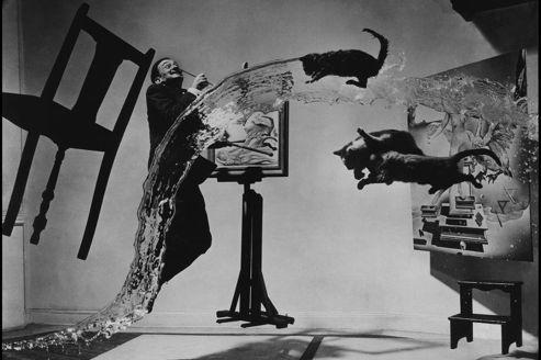 <i>Dali atomicus </i>par Philippe Halsman. En 1948, le photographe américain explore avec Dali l'idée de suspension.