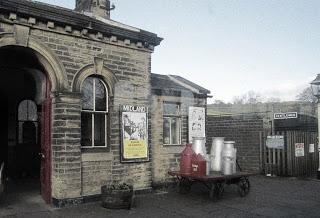 Attention: Départ du train pour le 19e siècle. En voiture!