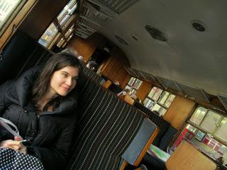 Attention: Départ du train pour le 19e siècle. En voiture!