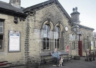Attention: Départ du train pour le 19e siècle. En voiture!