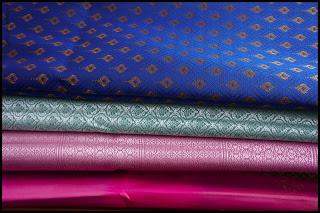 Surin, Village de la soie et tissage au fil d'or