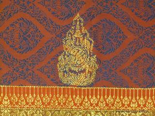 Surin, Village de la soie et tissage au fil d'or