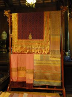 Surin, Village de la soie et tissage au fil d'or