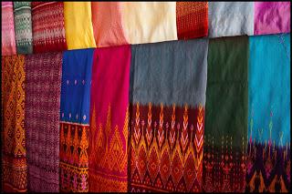 Surin, Village de la soie et tissage au fil d'or