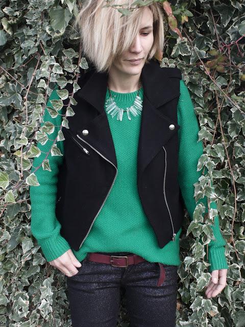 LE PANTALON QUI SCINTILLE ET LE COLLIER JULIE