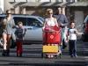thumbs target xray 283529 Photos : Britney et sa famille font du shopping   24/11/12