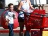 thumbs target xray Photos : Britney et sa famille font du shopping   24/11/12