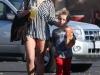 thumbs target xray 283629 Photos : Britney et sa famille font du shopping   24/11/12