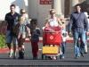 thumbs target xray 282429 Photos : Britney et sa famille font du shopping   24/11/12