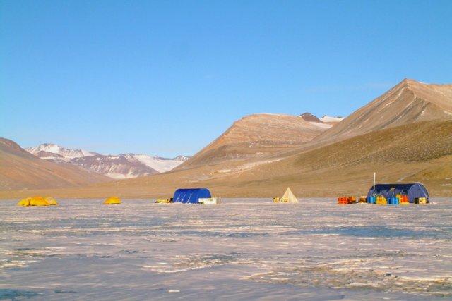 Le lac Vida, situé dans les Vallées sèches... (Photo: AFP)