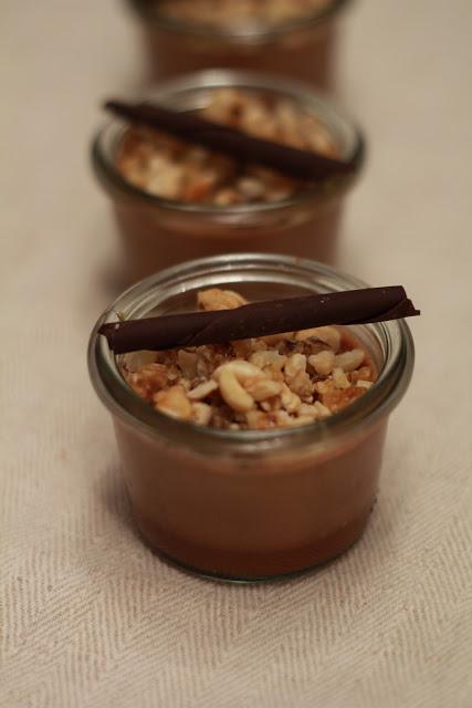 Petits pots de crème au chocolat express ( sans cuisson )sauce caramel au beurre salé