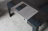 FloppyTable : une table basse en forme de disquette 3.5″