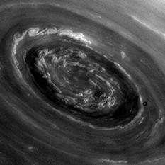 Images impressionnantes du pôle nord de Saturne