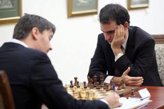 Échecs : Alexander Morozevich (2748) 1-0 Leinier Dominguez Perez (2726) lors de la ronde 6 
