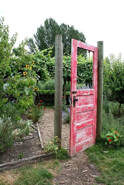Une porte ouverte sur le jardin