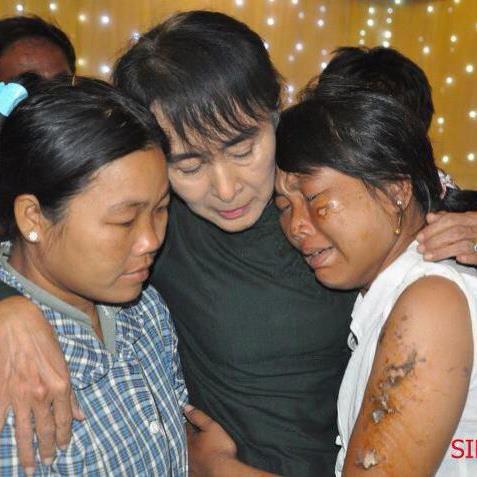 Aung San Suu Kyi obtient des excuses publiques de la police birmane après une interviention violente contre des manifestants