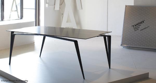 Table en carbone la Panther par Maximilian Eicke