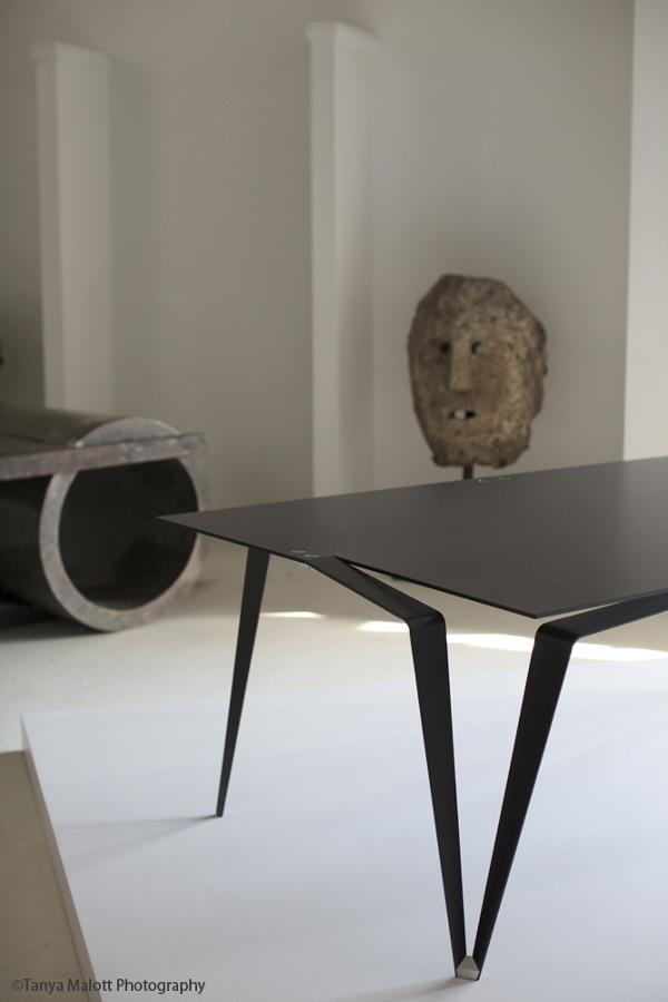 Table en carbone la Panther par Maximilian Eicke