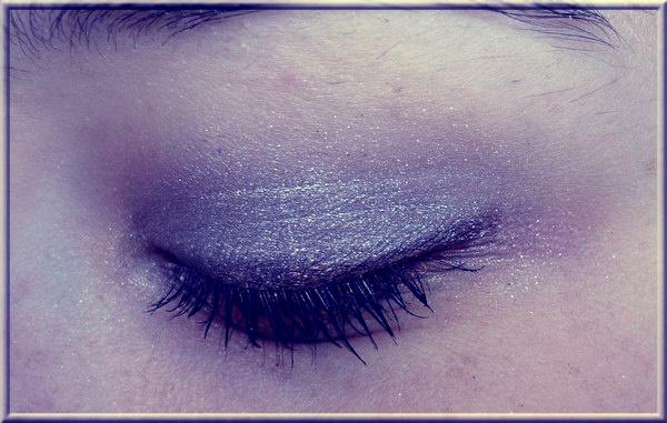 Idée maquillage de Noël: Oeil félin cuivré et argenté