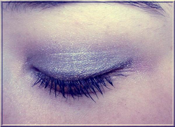 Idée maquillage de Noël: Oeil félin cuivré et argenté