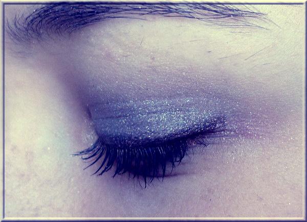 Idée maquillage de Noël: Oeil félin cuivré et argenté