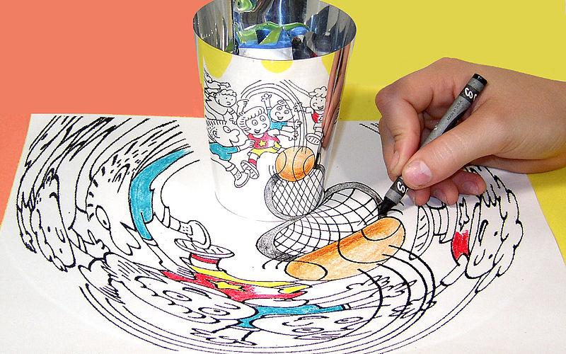 Fichier:Anamorphic art toy by OOZ & OZ.jpg