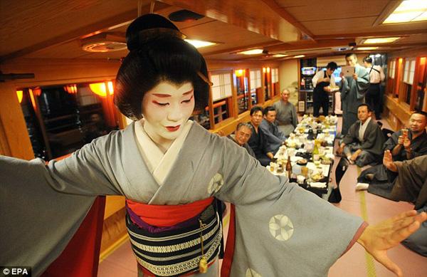 Eitaro : Homme & Geisha à Tokyo