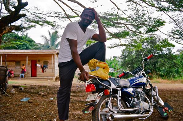 L'homme à la moto - Cameroun