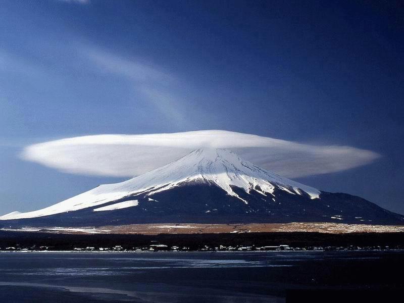 Mont Fuji et son chapeau