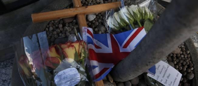 Des bouquets de fleurs ont été déposés devant l'hôpital Edouard VII, en mémoire de l'infirmière décédée