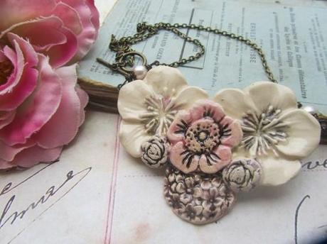 collier plastron fleuri shabby romantique bijou céramique