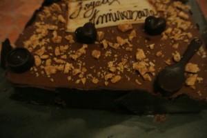 Gâteau chocolat aux poires sur lit de noix, tours du gâteau