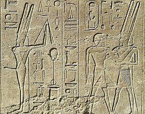 Bas-relief de la Chapelle rouge de Karnak de gauche à dr