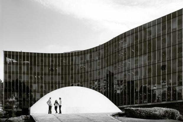 14 Siege du Parti Communiste Paris Oscar Niemeyer on charliestine.net